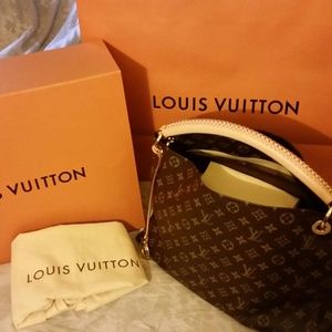 Louis Vuitton Monogram Artsy MM