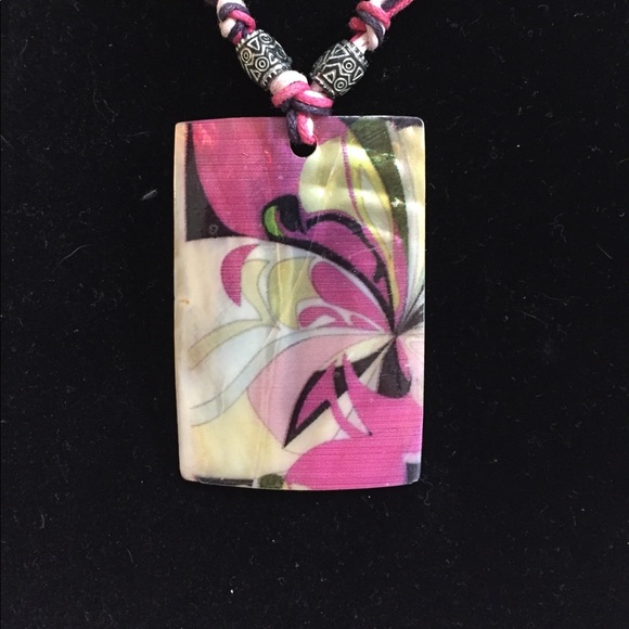 Shell Necklace - Picture 2 of 2