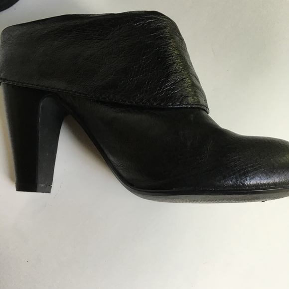 STEVE MADDEN BLACK LEATHER SLIP ON HEELS SIZE 8M - Picture 7 of 8