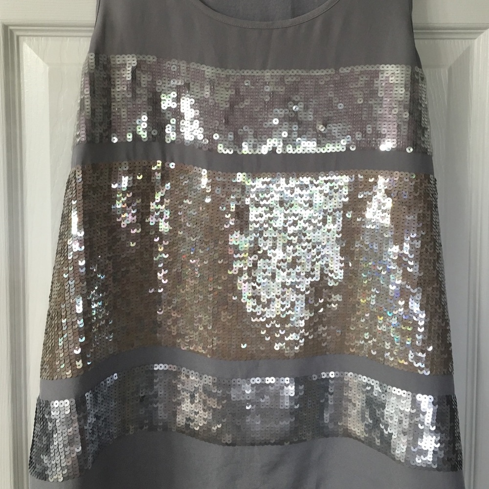 Fun and comfy grey sequin top - Picture 4 of 4