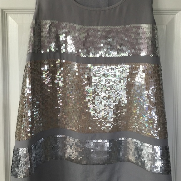 Fun and comfy grey sequin top - Picture 4 of 4