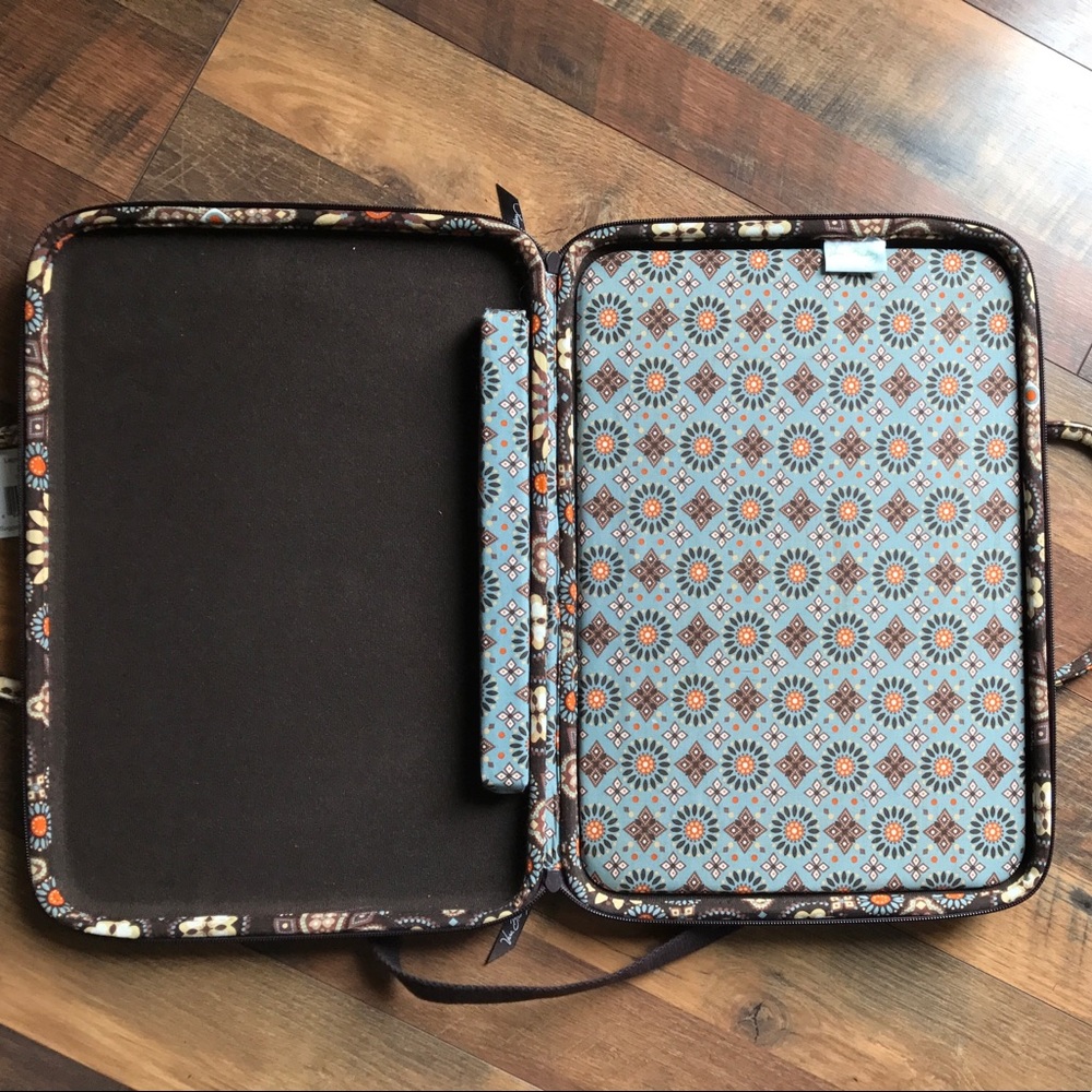 Vera Bradley Laptop Portfolio - Picture 2 of 6