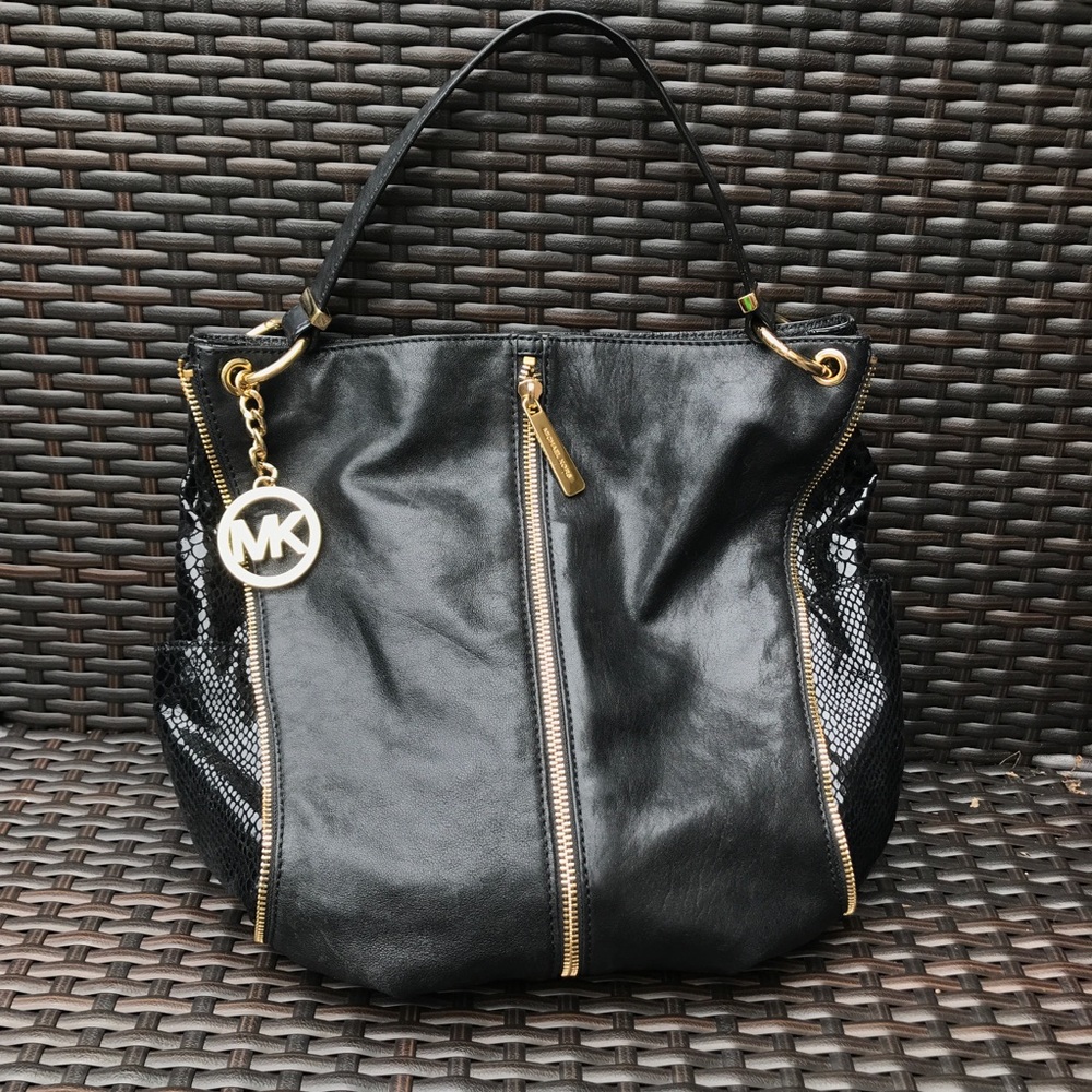 SOLD ON MECARI: Michael Kors Medium Shoulder Bag