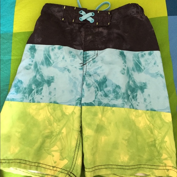 Boys' Cherokee swim trunks in size M - Picture 2 of 4