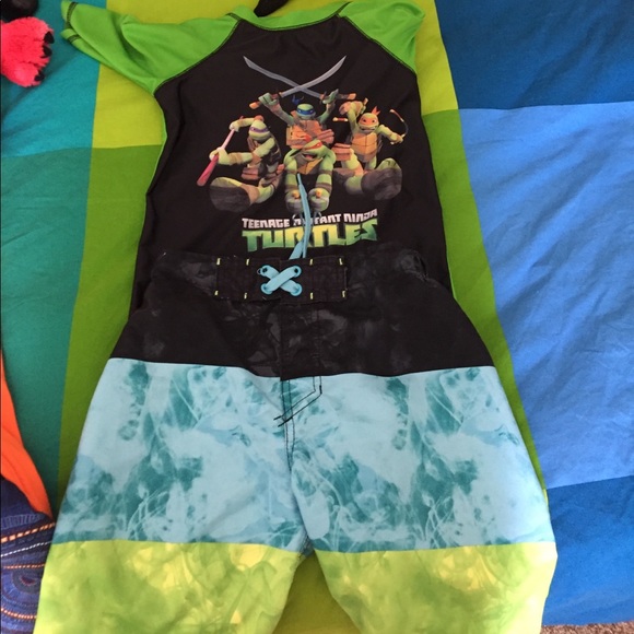 Boys' Cherokee swim trunks in size M - Picture 4 of 4