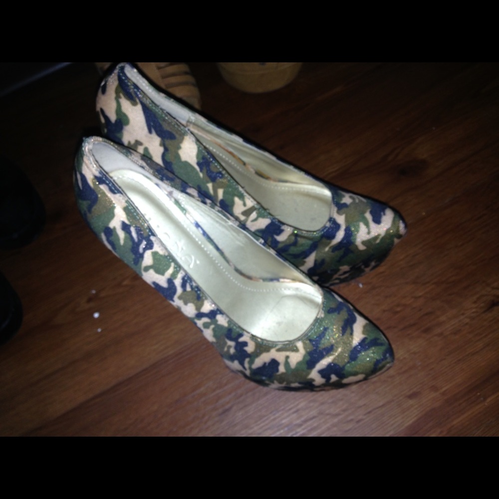 Heels brand new