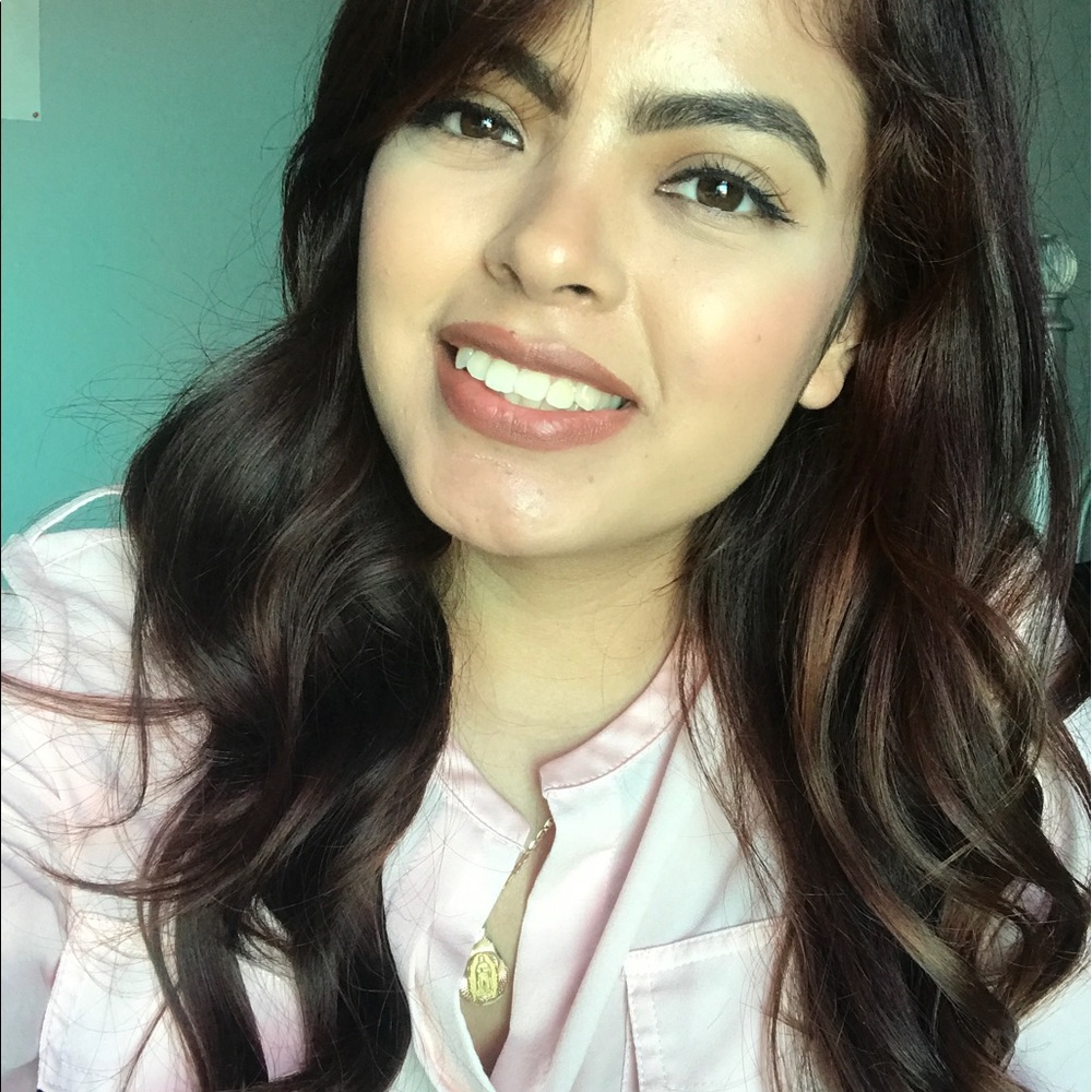 Meet your Posher, Carla