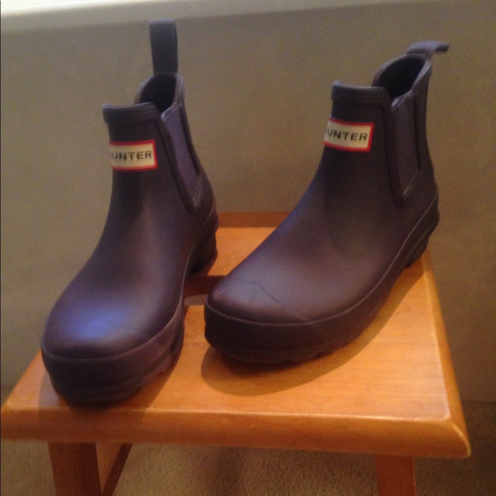 Size 6 short plum hunter boots