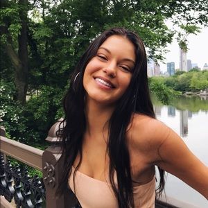 Meet your Posher, Gabriela