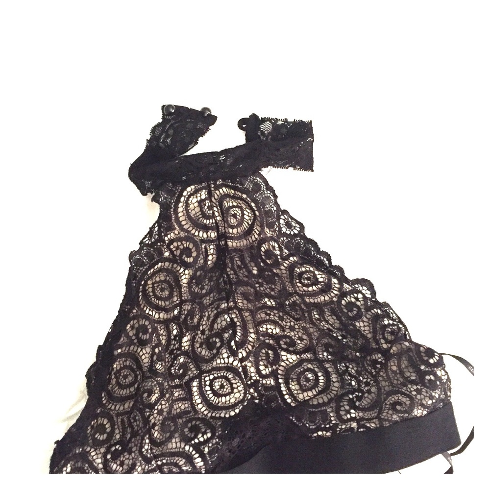 LACE HALTER LOW-BACK CROP TOP: F21 Sz Small