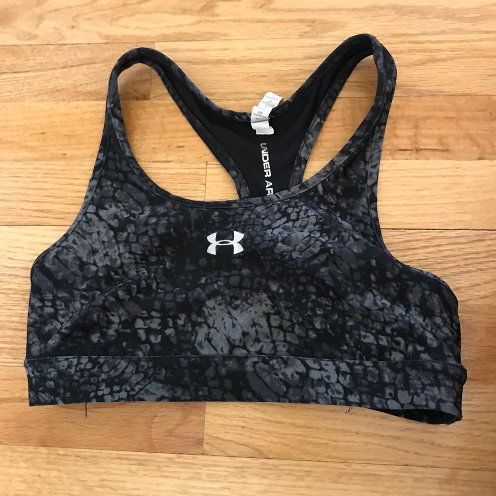 Under armor black sports bra pattern