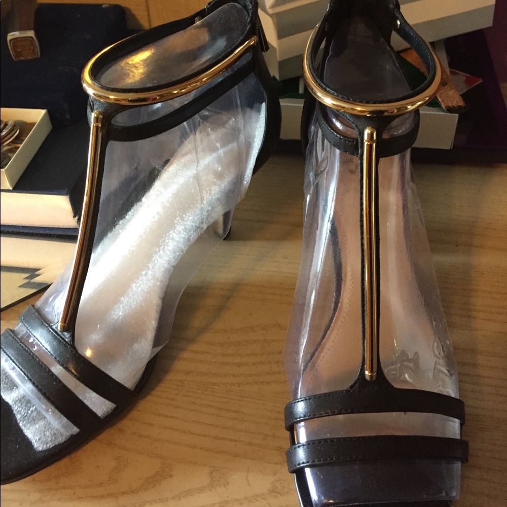 New with original packaging VINCE CAMUTO SHOES