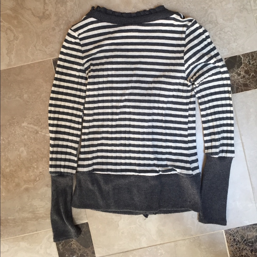 Shirt/sweater - Picture 3 of 3