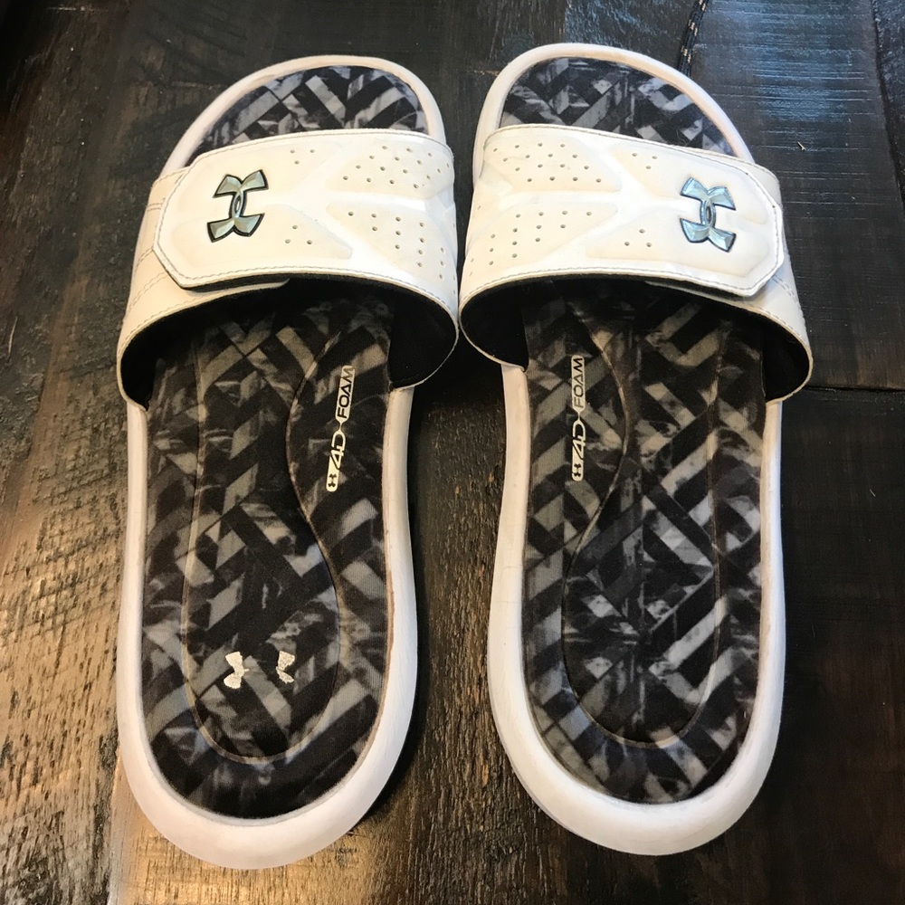 Under armour slides.
