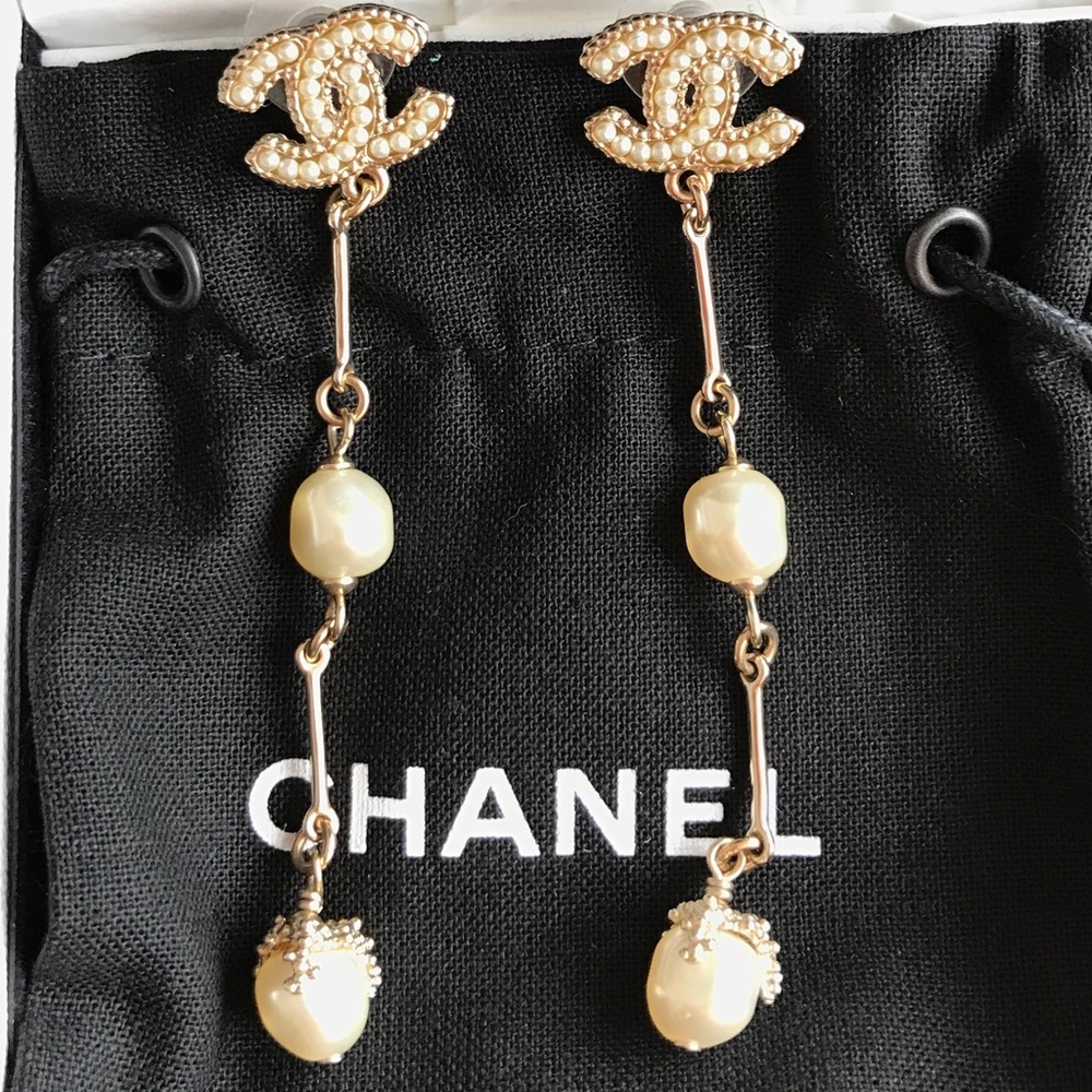CHANEL CC LOGO PEARL EARRINGS *SOLD*
