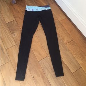 black low rise lululemon leggings