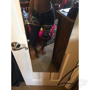 FLASH SALE !!! 🌻🌻Distressed jeans