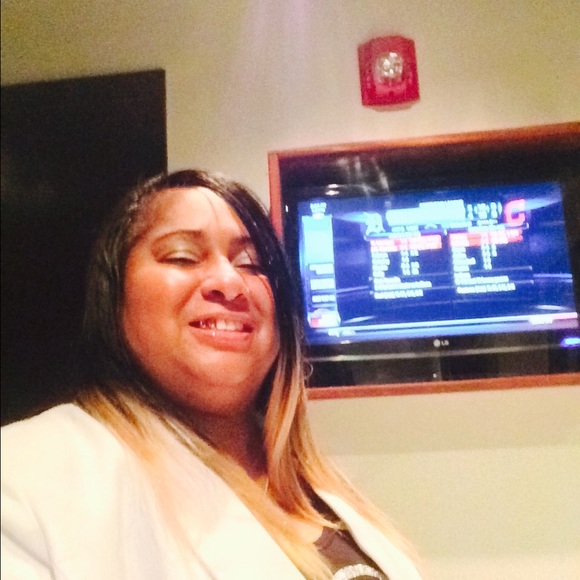 Meet your Posher, Tracey - Picture 1 of 1