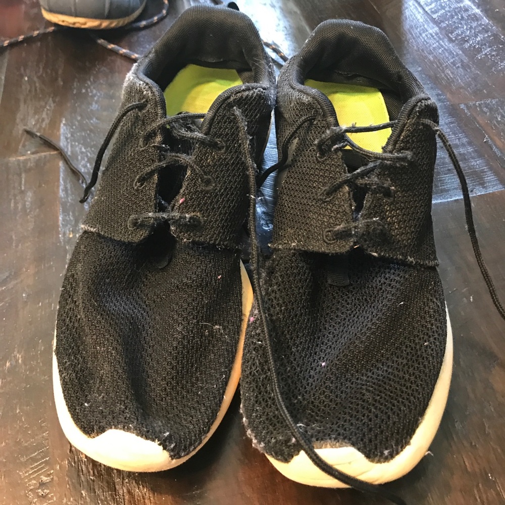 Nike running shoes. Roshes