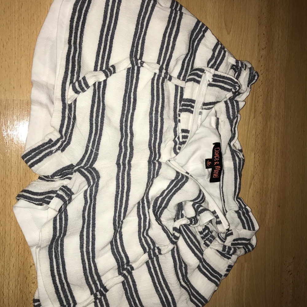 STRIPE SHORTS WITH BELT