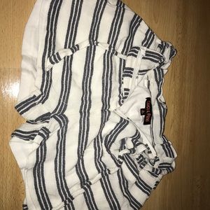 STRIPE SHORTS WITH BELT