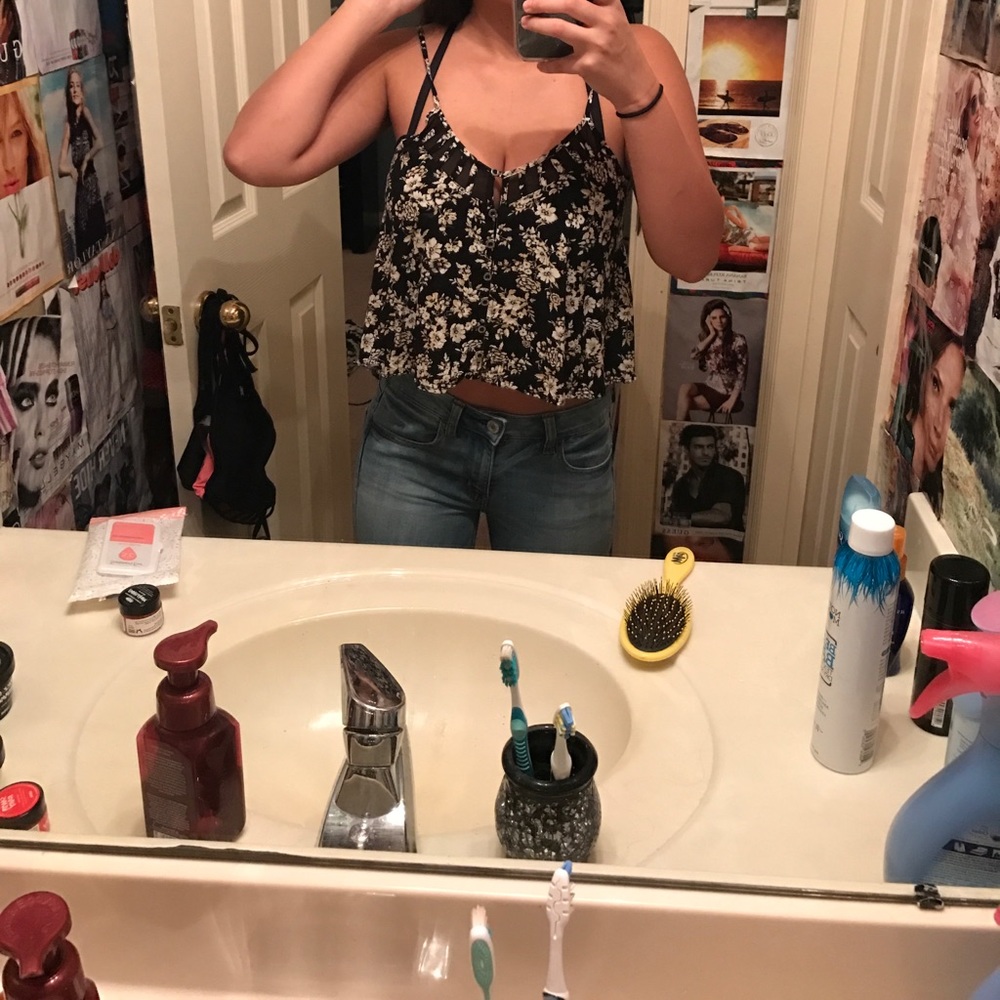 Forever 21 black and white flower top