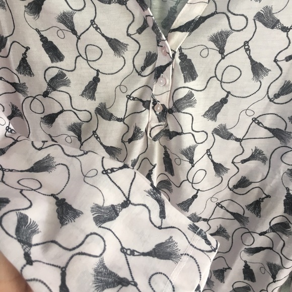 🔥SALE! New. H&M Tassel Print Top - Picture 4 of 4
