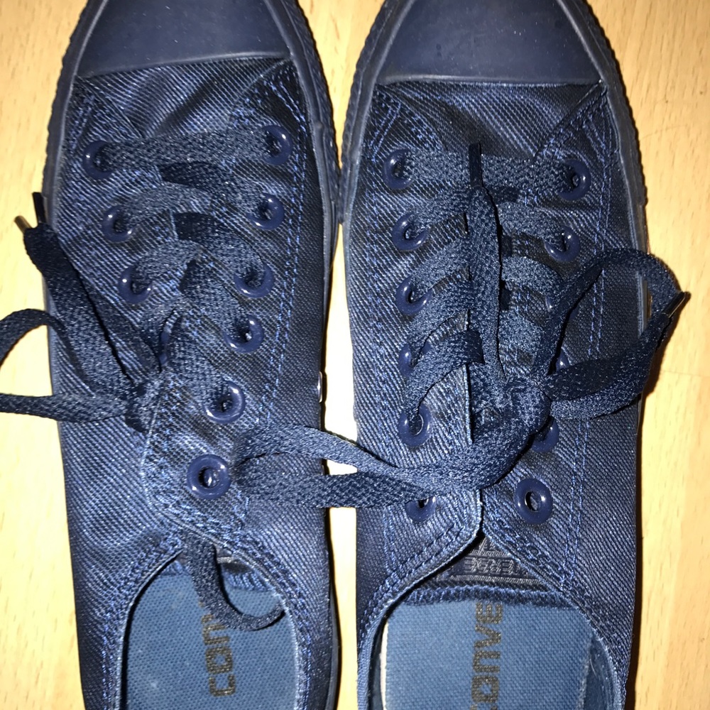 LIKE NEW - BLUE CONVERSE
