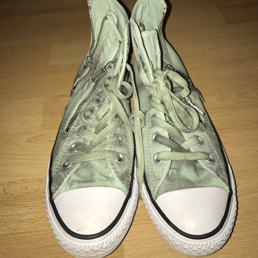 GREEN WITH ZIPPER CONVERSE