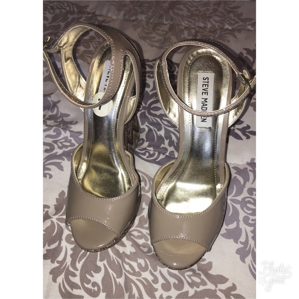 FLASH SALE!!! 🌻🌻🌻 Steve madden sandals