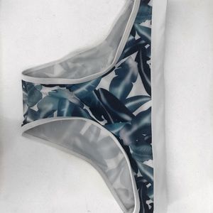 bikini bottoms size medium