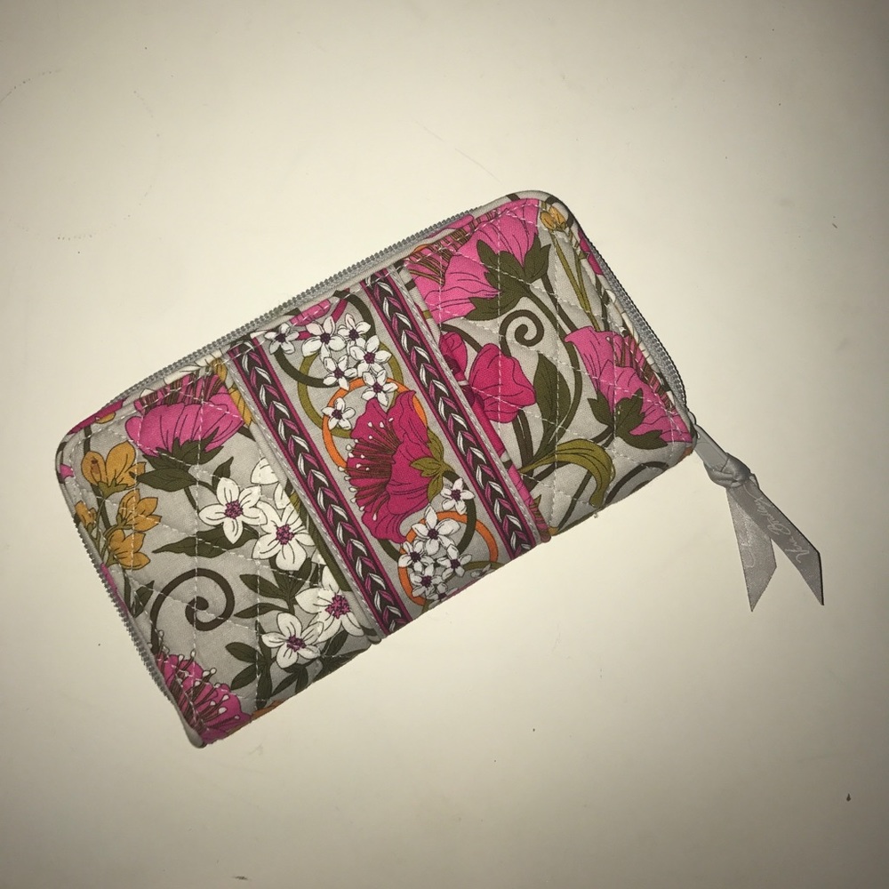 VERA BRADLEY zip up wallet NWOT