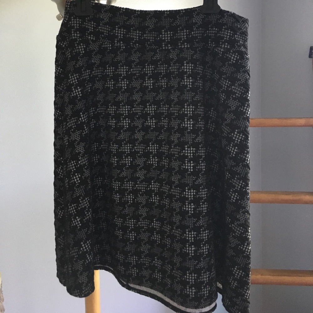 Midi houndstooth skirt