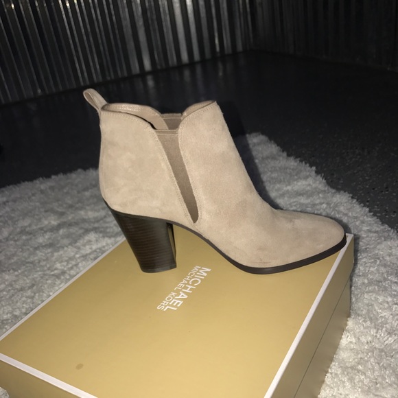 Michael Kors Booties. (Suede) - Picture 2 of 5
