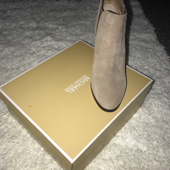 Michael Kors Booties. (Suede) - Picture 3 of 5