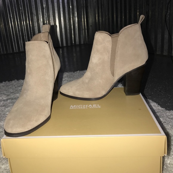 Michael Kors Booties. (Suede) - Picture 5 of 5