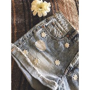 Forever 21 Daisy Cutoff Shorts 👌🏼