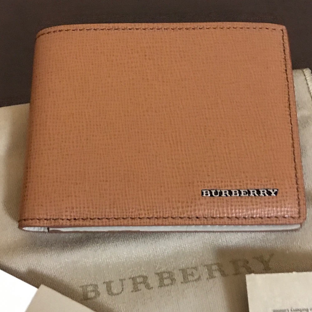 SALE‼️‼️London leather bifold wallet tan .