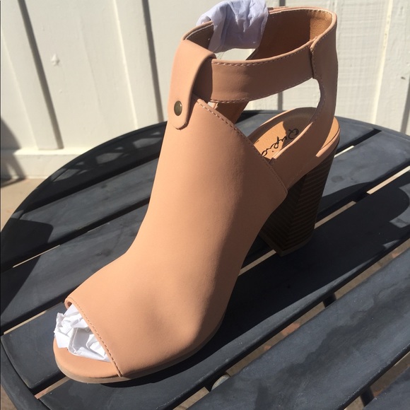 Devin Blush Booties - Picture 3 of 4