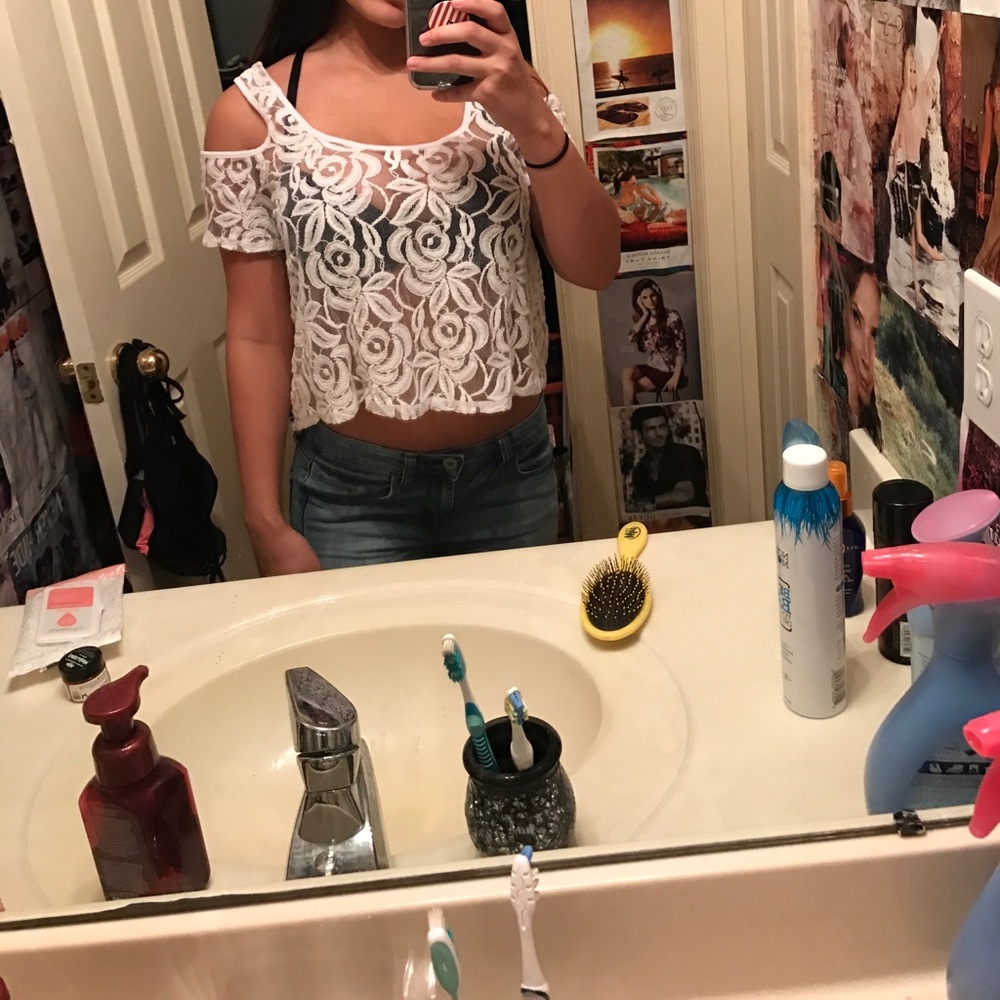 White flower top