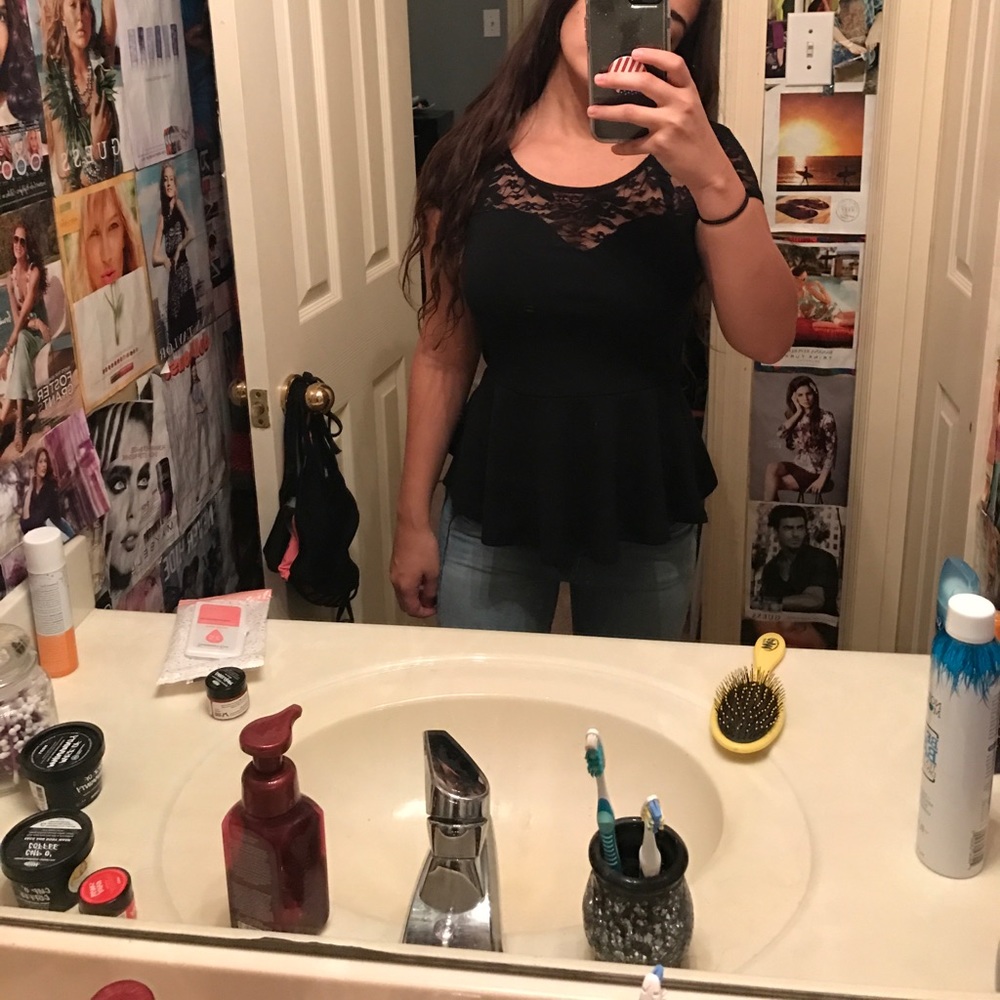 Black pendulum top