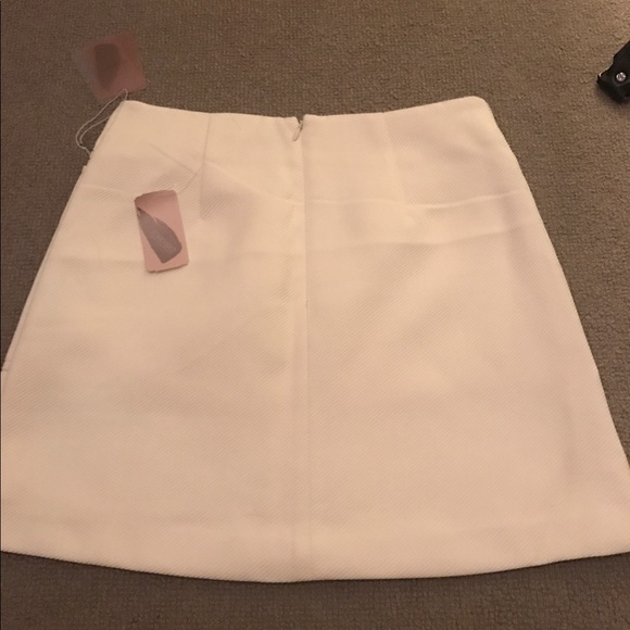 White Contemporary Skirt- S - Picture 3 of 5