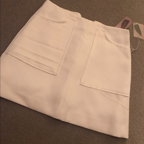White Contemporary Skirt- S - Picture 4 of 5