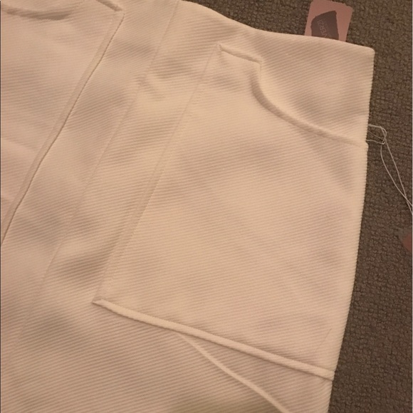 White Contemporary Skirt- S - Picture 5 of 5
