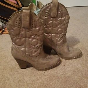 Mia girl distressed gold boots 8.5