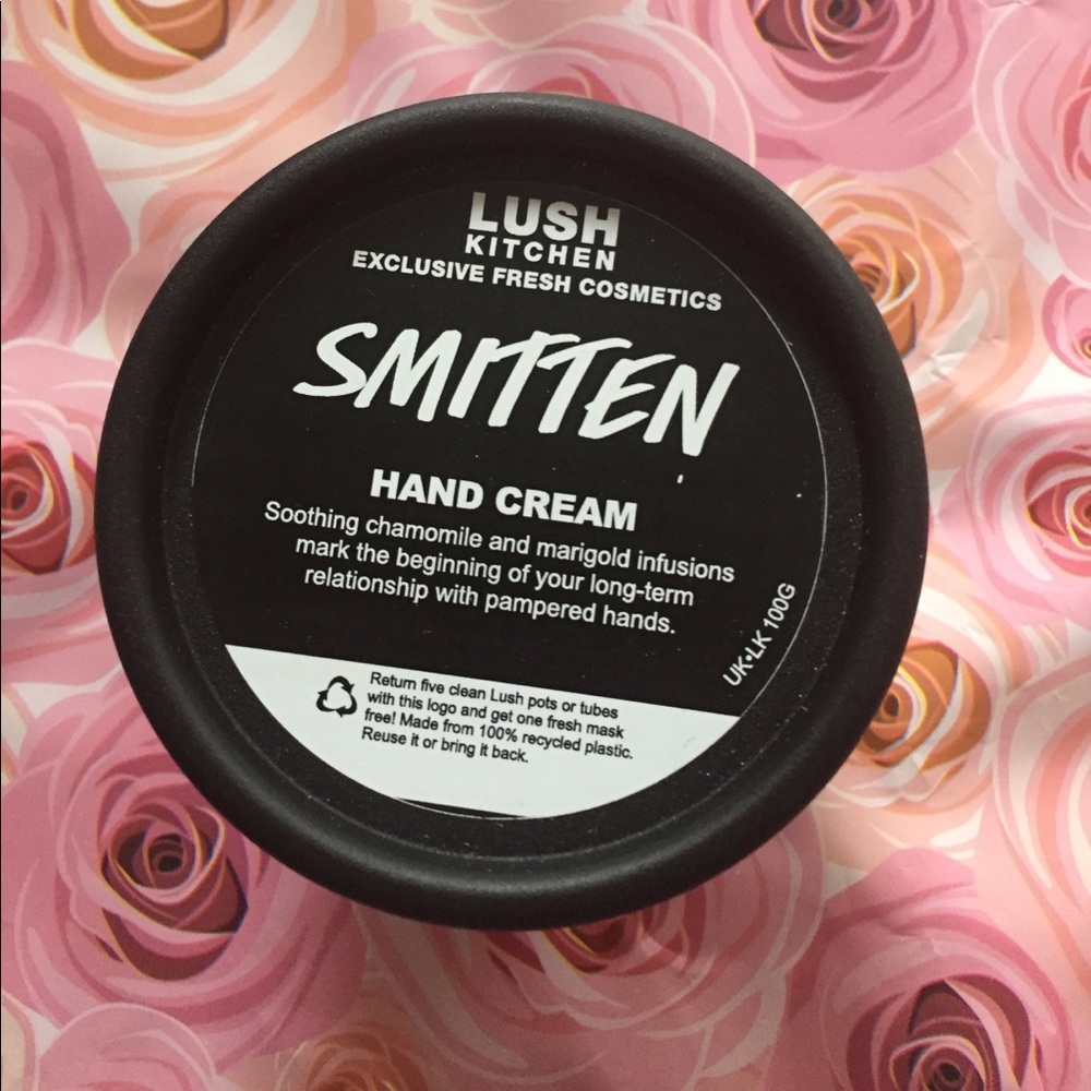 Lush Snowcake Smitten hand cream NWT Ex2018