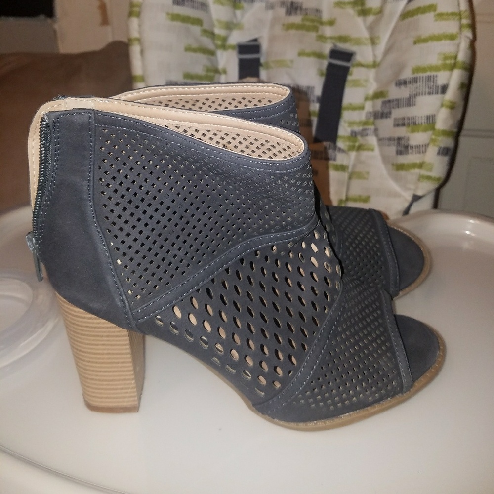 Ankle peep toe chunky heels