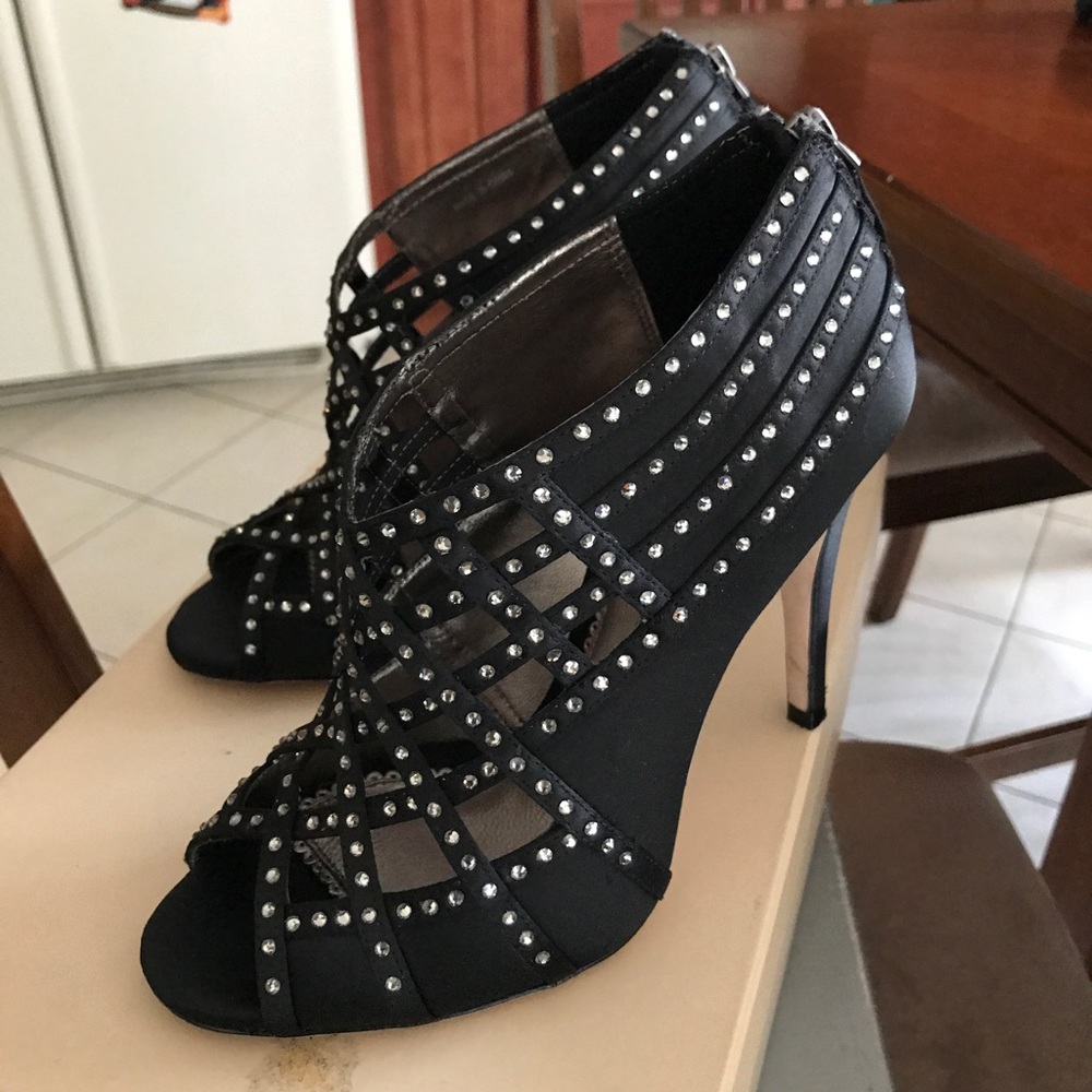 Bourne Black high heel shoes w/ rhinestones sz 7