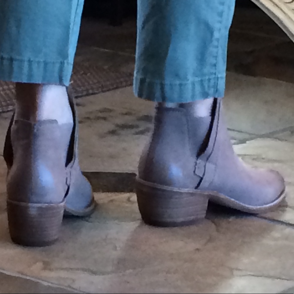 🍃💕HP NIB Dolce Vita Chelsea Leather Ankle Bootie - Picture 8 of 8