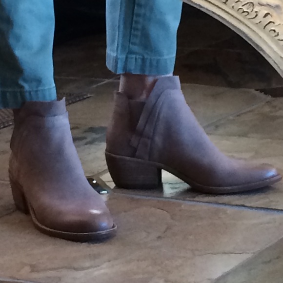 🍃💕HP NIB Dolce Vita Chelsea Leather Ankle Bootie - Picture 6 of 8